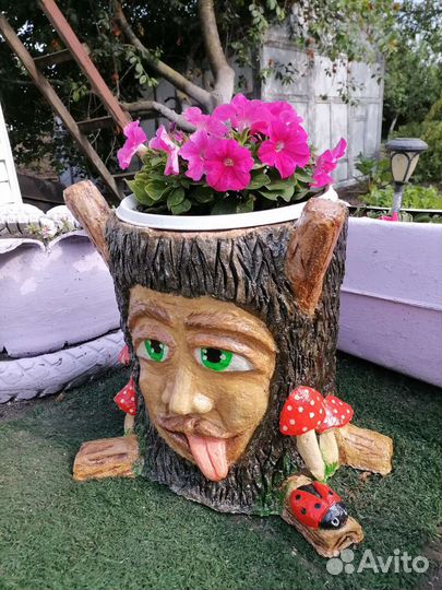 Бетонные вазоны, цветник, кашпо