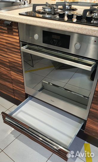 Кухонный гарнитур новый с техникой