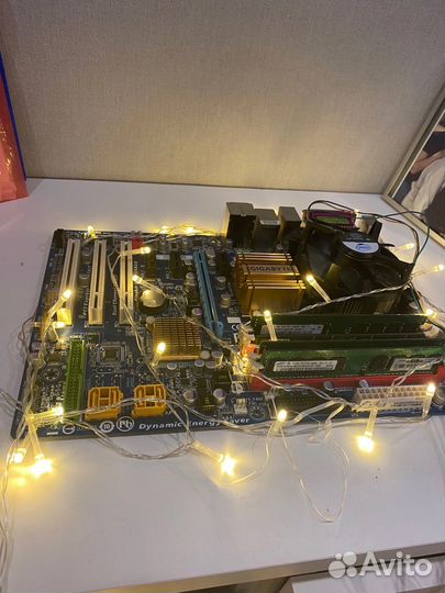 Материнская плата с процессором и памятью