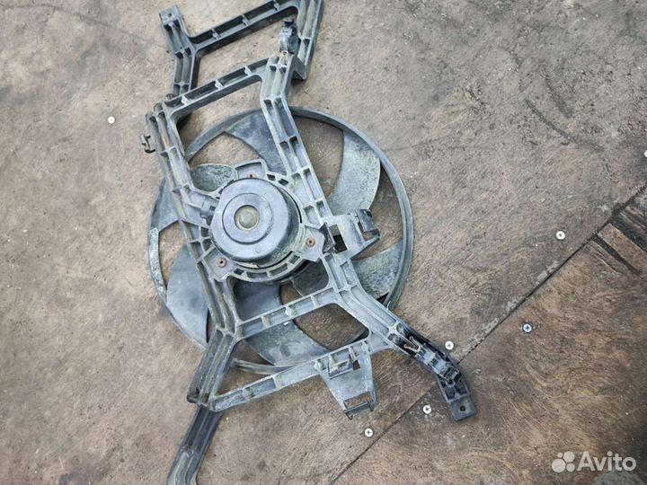 Вентилятор охлаждения (диффузор) Renault Logan