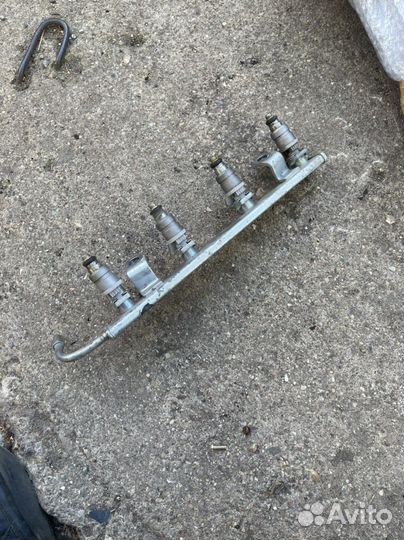 Топливная рампа с форсунками митсубиси кольт