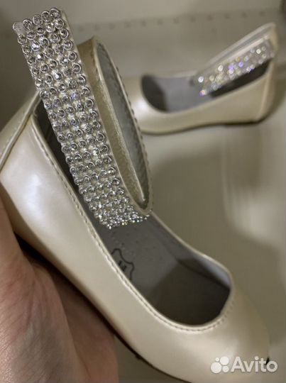 Туфли для девочки новые