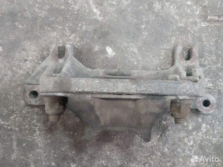 Кронштейн коробки renault logan
