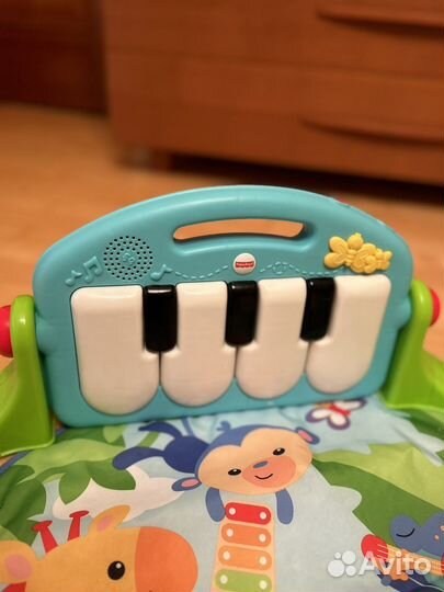 Развивающий коврик fisher price с пианино