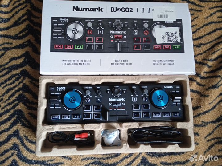 Dj контроллер numark Dj2Go2 Touch