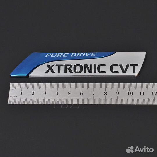 Эмблема задней двери Nissan