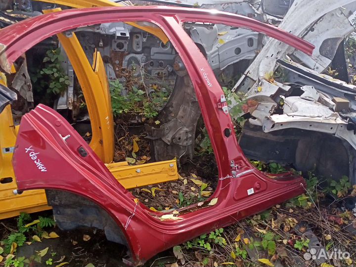 Правая боковина Митсубиси Лансер 10