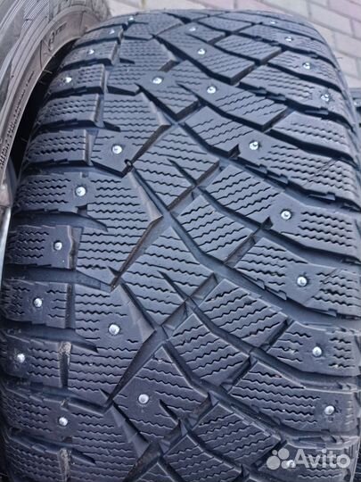 Nitto Therma Spike 215/50 R17 91T