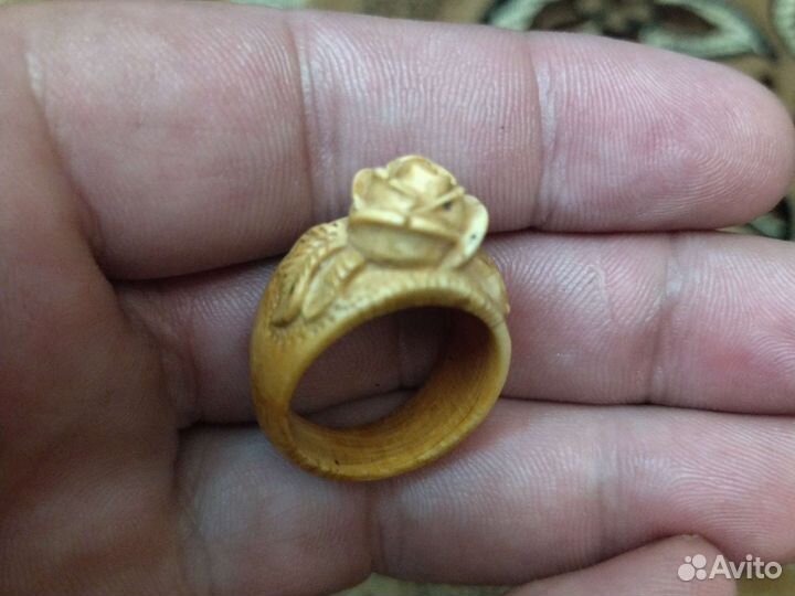 Кольцо кость резьба