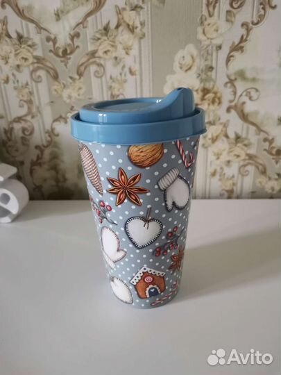 Стакан с крышкой 550 мл. с декором