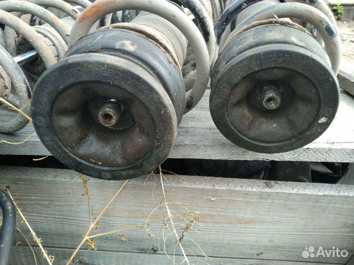 Стойка Амортизатора Volkswagen Golf 3