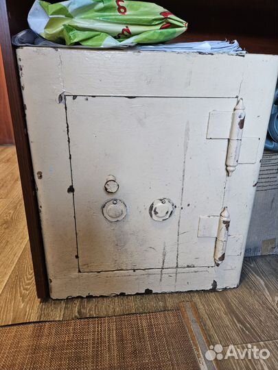 Сейф металлический