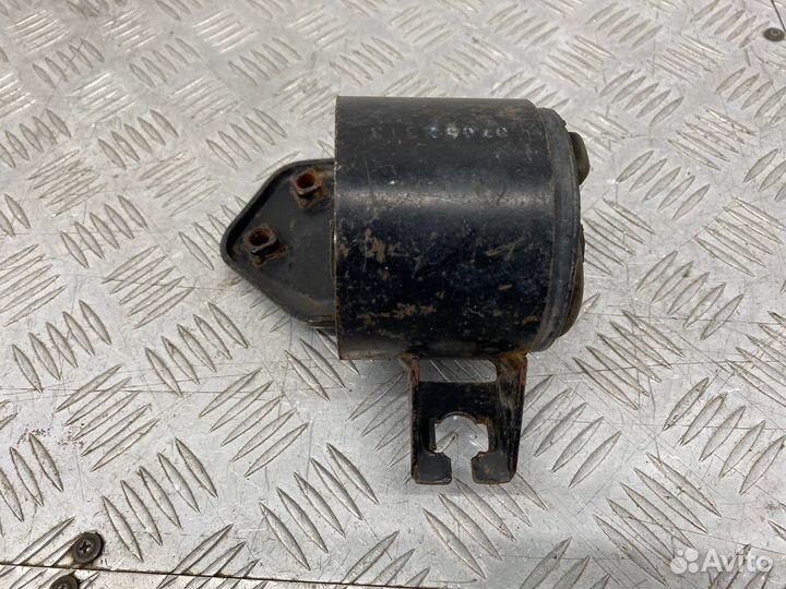 Б/У подушка кпп (опора, кронштейн, крепление)