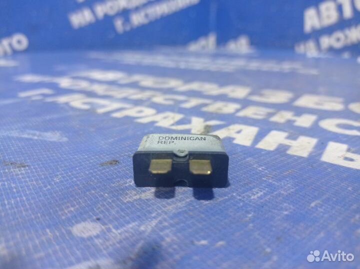 Предохранитель Audi A6C5 седан 2001