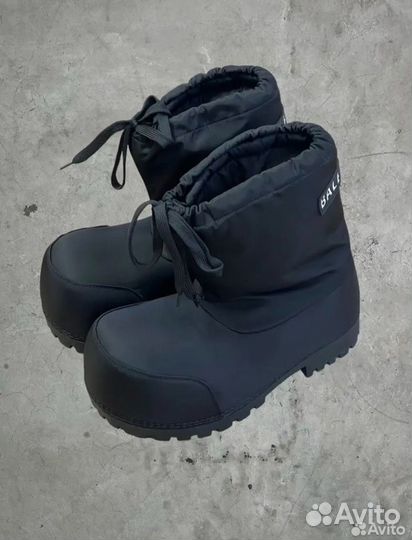 Balenciaga alaska на руках