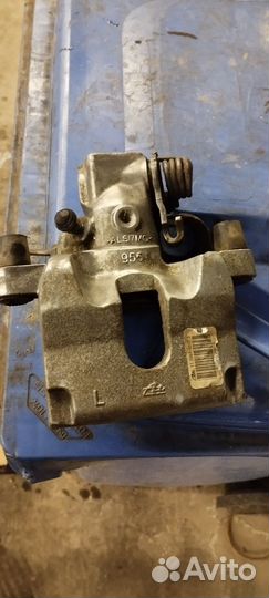 Задний левый суппорт Ситроен c5