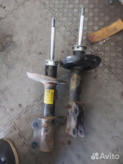 Передние стойки aveo t300