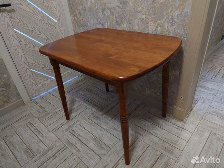 Стол из дерева