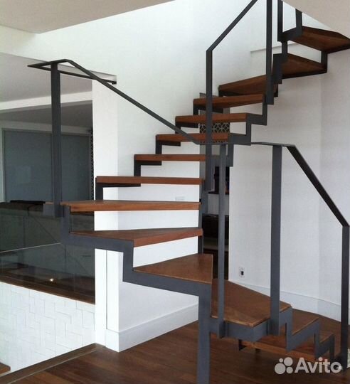 Сварной Каркас Г-образной Лестницы на Дачу