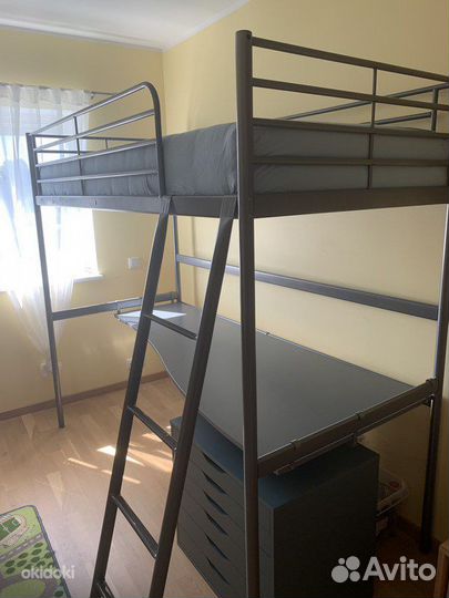 Кровать двухъярусная Икея с матрасом
