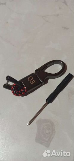 Стильный металлический брелок