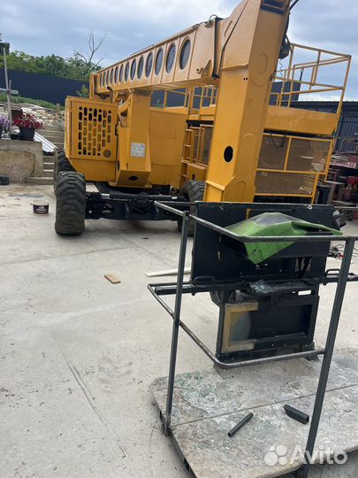 Продаю самоходный подъёмник grove AMZ68XT