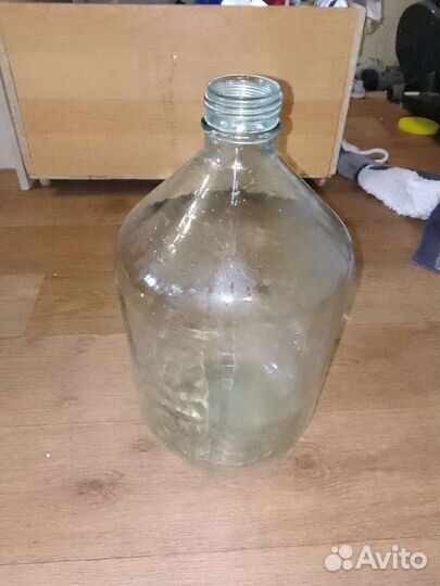 Бутыль стеклянная 10 литров. Бутыль 20 литров 20