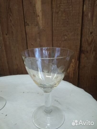 Фужеры утонченного медового стекла,1962 год