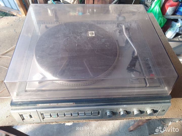 Магнитофон и проигрыватель