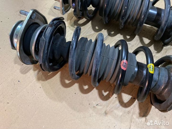 Стойка подвески передняя Daihatsu Tanto LA600S