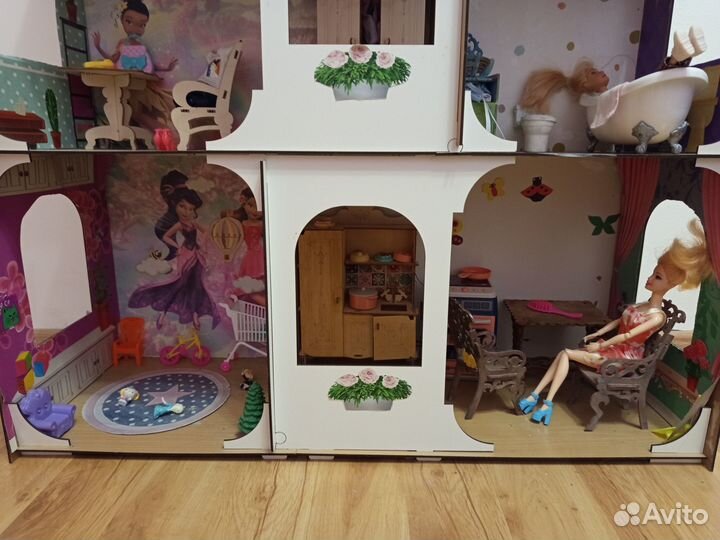 Большой кукольный домик