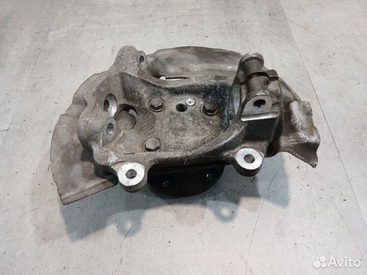 Кулак передний правый Bmw 550 E60 E61 N62B48B 2006