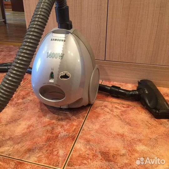 Продаю пылесос Самсунг 1400 W