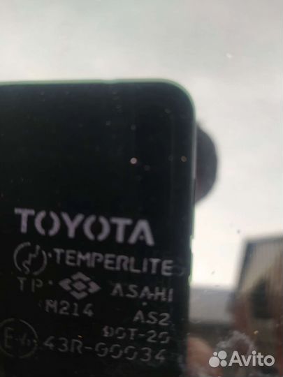 Стекло багажника боковое Toyota Land Cruiser J80