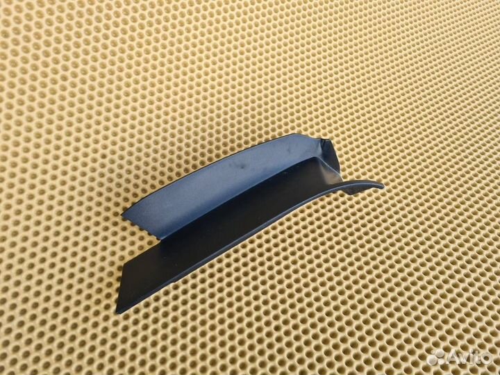 Накладка фонаря задняя левая Infiniti M25 M37 M56