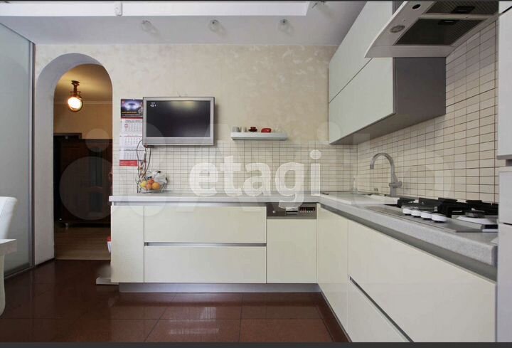 2-к. квартира, 90 м², 1/2 эт.