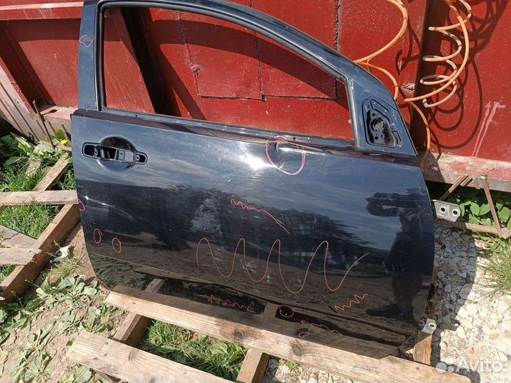 Передняя правая дверь Mitsubishi Galant 9
