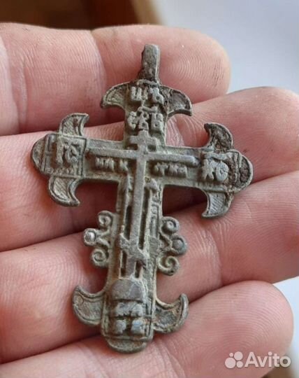 Большой криновидный крест. 17-18 век