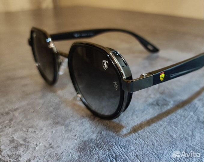 Солнечнозащитные очки Ray Ban Ferrari
