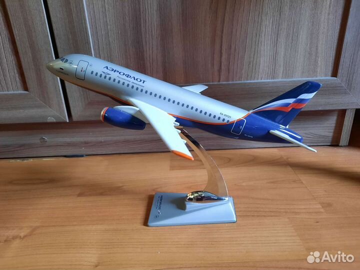 Модель самолета SSJ 100-95B