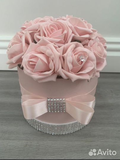 Цветы в шляпной коробке