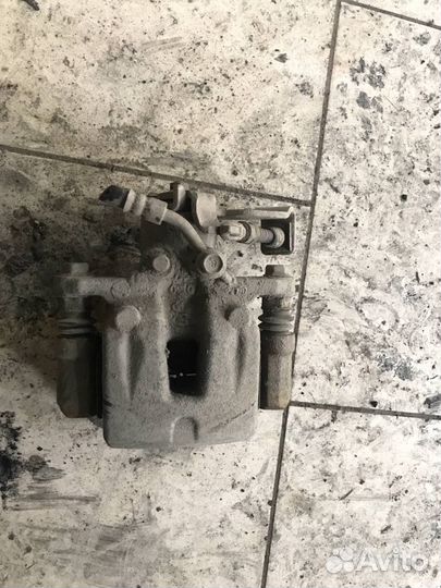 Суппорт задний левый kia cerato 3 yd