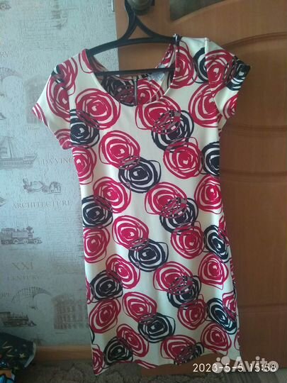 Платье-футляр