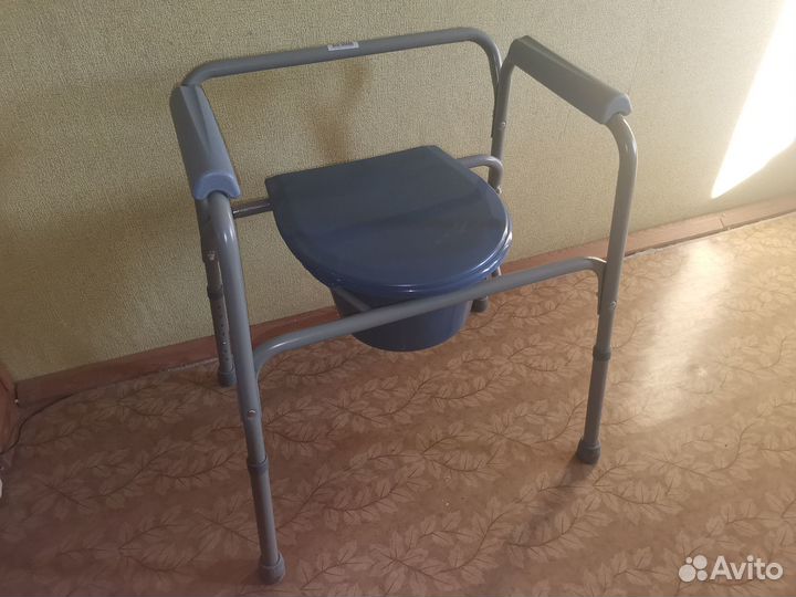 Санитарный стул для инвалидов