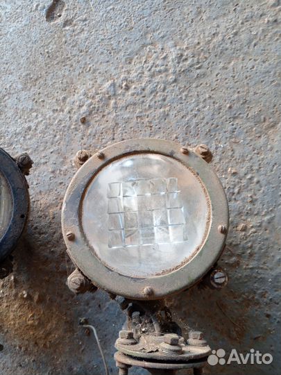 Танковые две фары в отличном состоянии