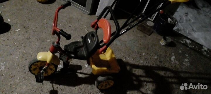 Детский велосипед с ручкой