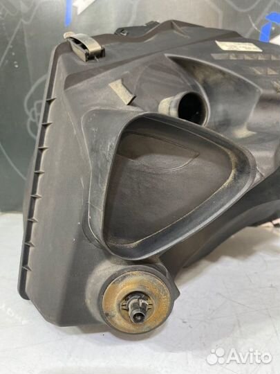 Корпус воздушного фильтра Audi A6 C6 BDW 2005