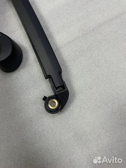 Поводок заднего дворника Ауди А6 С6 Avant