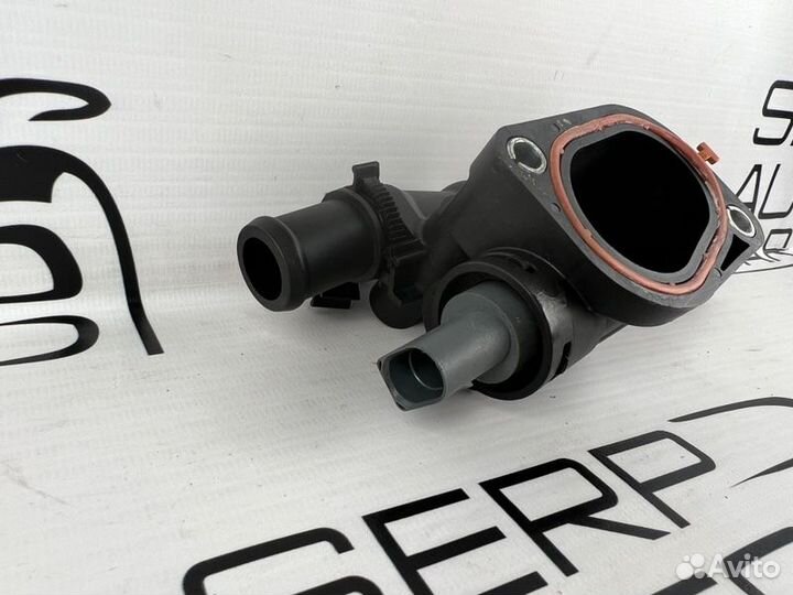 Тройник системы охлаждения Volkswagen Passat B6