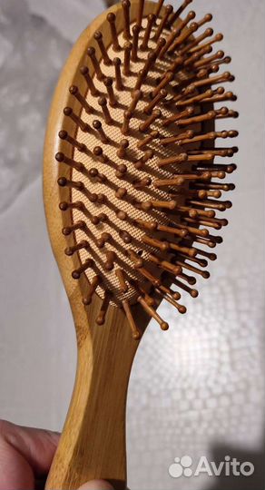 Деревянные расчëски и резинка